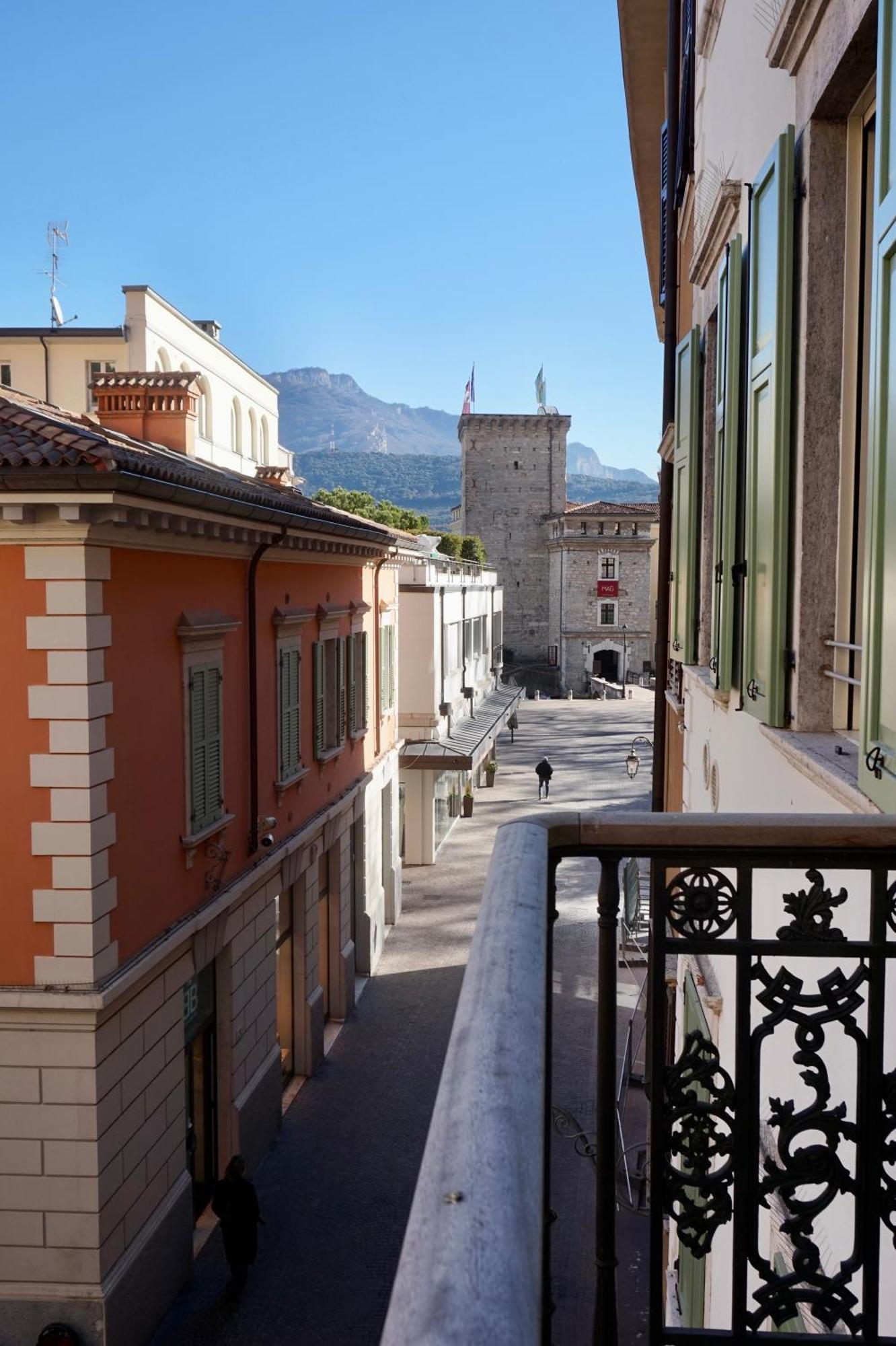 Appartamento Dolce Vita Riva del Garda Luaran gambar